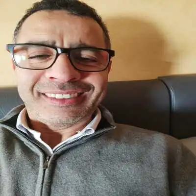 photo de témoin qui donne un avis positif de l'entreprise taxiallovtc.com